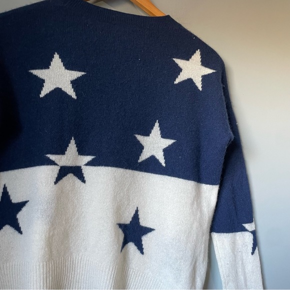 360 Cashmere Abi Asymmetrical Hem Star Print Cashmere Sweater Navy size small - Picture 13 of 15